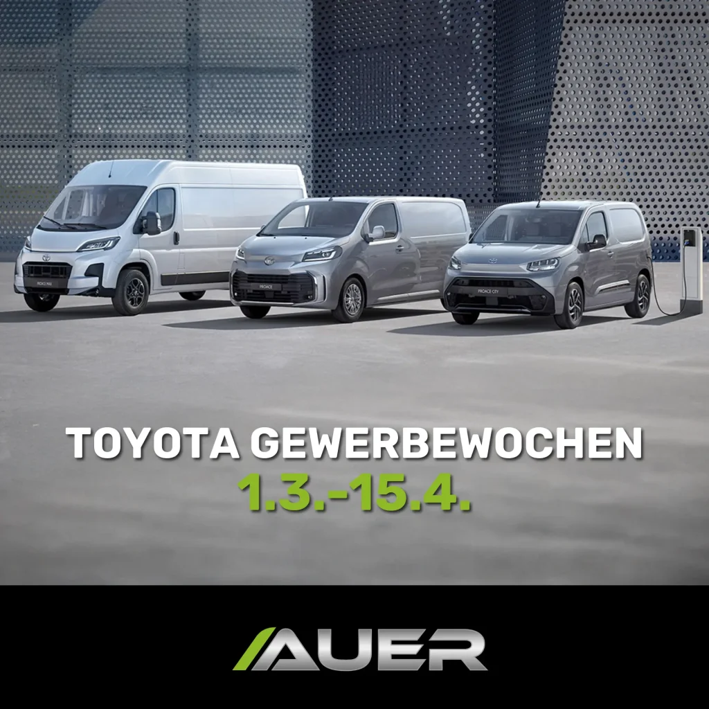 Drei verschiedene Toyota Proace Nutzfahrzeug-Modelle vor einer modernen Fassade für die Toyota Gewerbewochen vom 1.3. bis 15.4. bei Autohaus Auer.