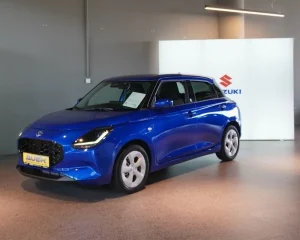 Blauer Suzuki Swift in der Ausstellung des Auto Auer Popup Stores im G3 Shopping Resort